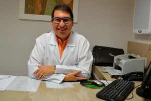 Dr. Rodrigo Valença, médico oncologista clínico com pós-graduação em dermatologia.
